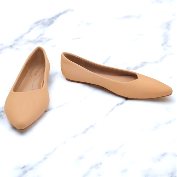 Elegant Peach/ Tan Women's Flats Dream Pairs Sz 10 - Picture 1 of 8